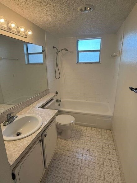 Building Photo - 408 NW 68th Ave