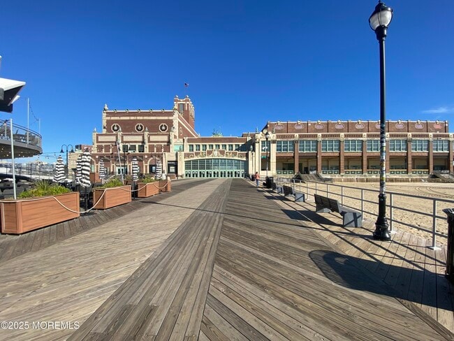 Building Photo - 1204 Emory St