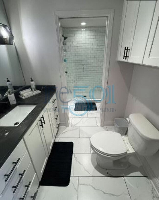 Building Photo - 2 BR 2 BA Luxury Condominium