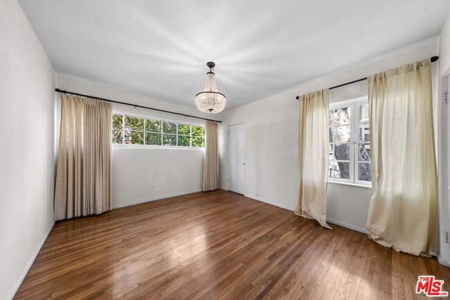 Building Photo - 2615 Canyon Dr