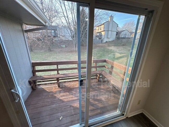 Building Photo - 5716 N London Ave