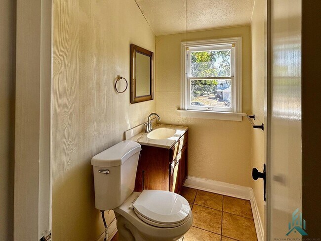 Building Photo - 413 S Main St