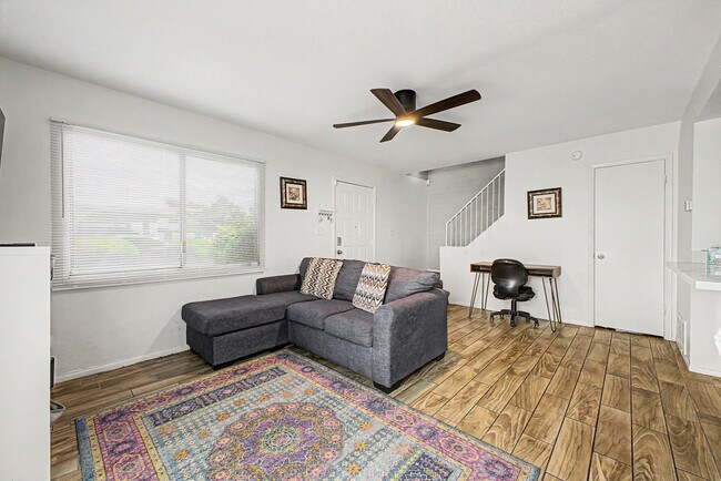 Building Photo - 8111 E Glenrosa Ave