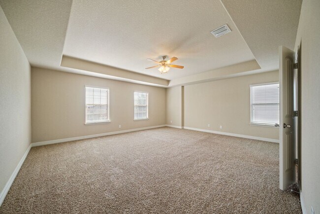 Building Photo - Immaculate Home in the Coveted Fairway Rid...