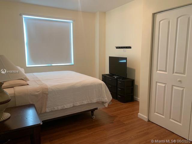 Building Photo - 7900 Harbor Island Dr