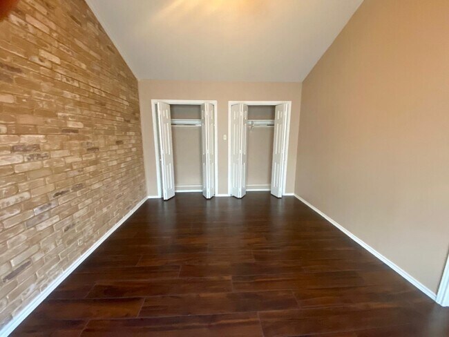 Building Photo - 2600 E San Jose St