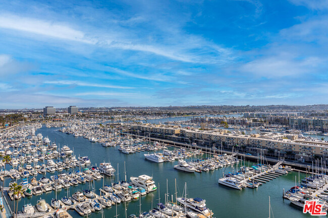 Building Photo - 4267 Marina City Dr