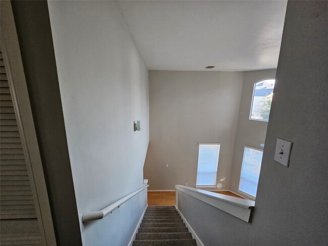 Building Photo - 1271 W 17th St