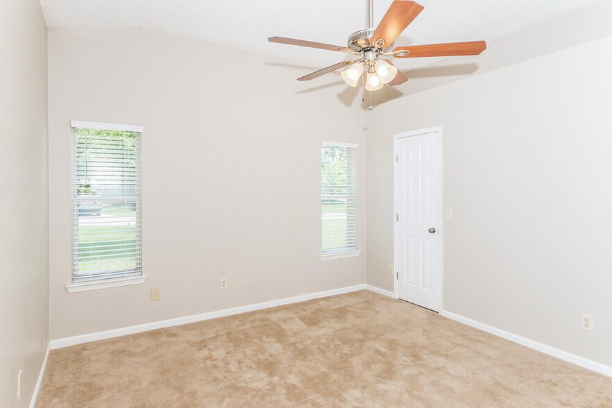 Building Photo - 3379 Deerfield Pointe Dr