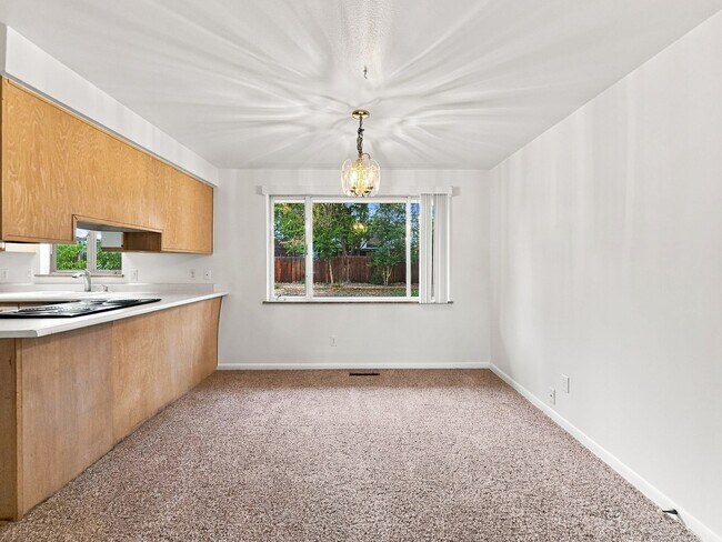 Building Photo - Large Arvada house with yard