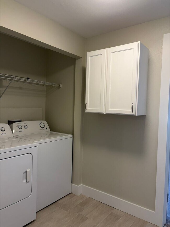 Building Photo - Freshly North St Pete 4 Bedroom Home