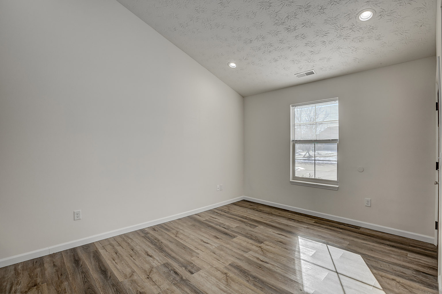 Building Photo - 1217 Sparta Dr