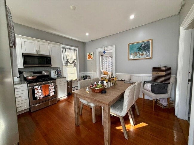 Building Photo - 209 Cottage St.