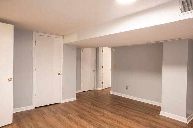 Building Photo - 400 Midland Dr