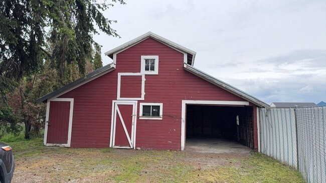 Building Photo - Country Horse Property on Nearly 2 Acres in Hayden!