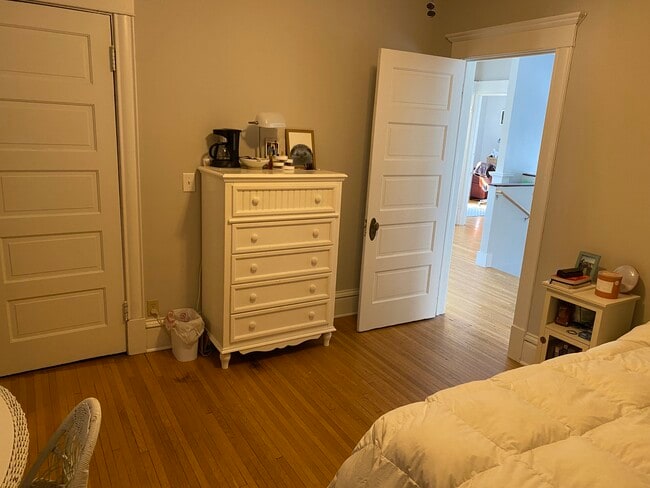 Building Photo - 2504 Girard Avenue South