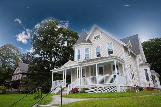 Primary Photo - 198 Broad St