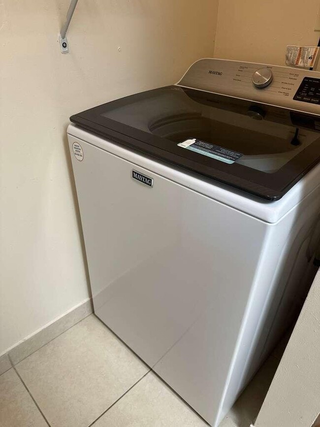 Building Photo - 1239 SW 46th Ave