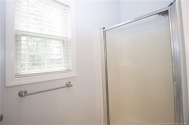 Building Photo - 110 Willow Creek Ln