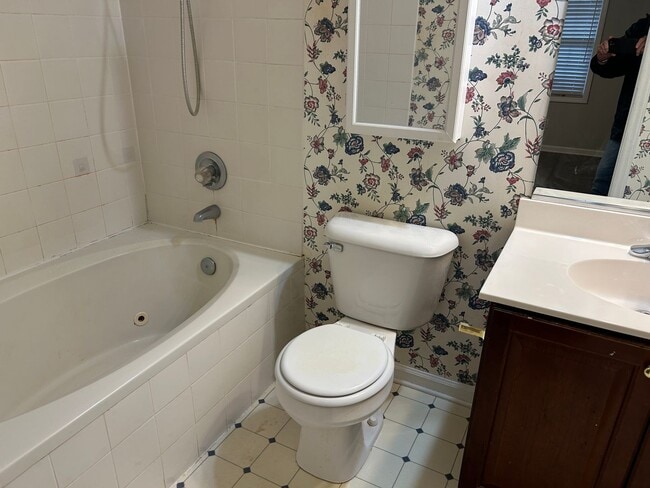 Building Photo - 5200 Shallowford Rd