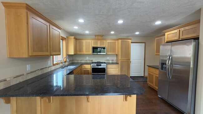 Building Photo - 355 SW Kalmia Ave