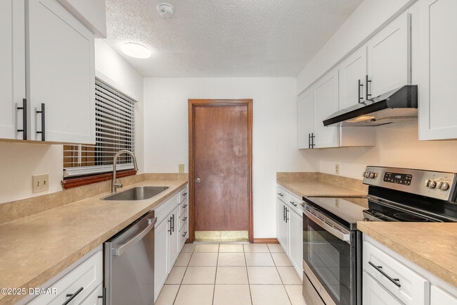 Building Photo - 120 Lakewood Village Cir