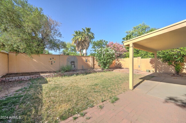 Building Photo - 8804 E Charter Oak Dr