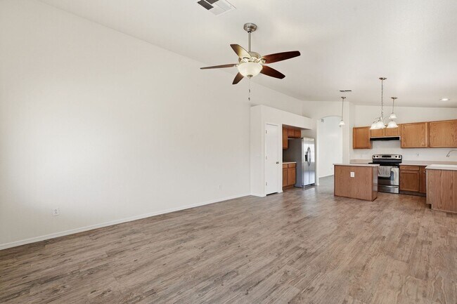 Building Photo - 3 Bedroom Home in Bridlewood!