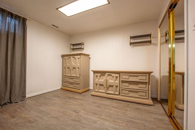 Building Photo - Adorable 2 Bedroom / 2 Bath Home in Aksarben with Washer/Dryer and Fenced Backyard!