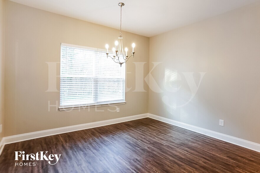 Building Photo - 67 Castlemoor Loop