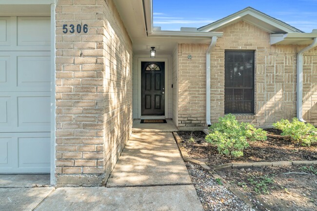 Building Photo - 5306 Town Park Blvd