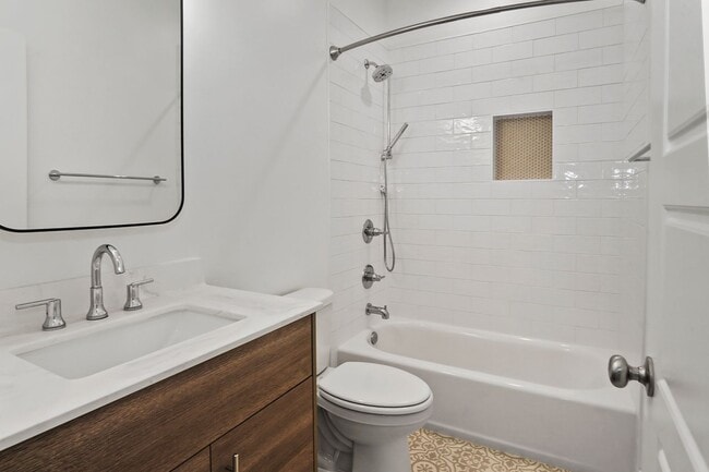 Building Photo - Pool/ Waterfront/ Custom Home in Waterways!