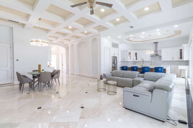 Building Photo - 4/3 Stunning Waterfront home in the heart of Clearwater Beach!