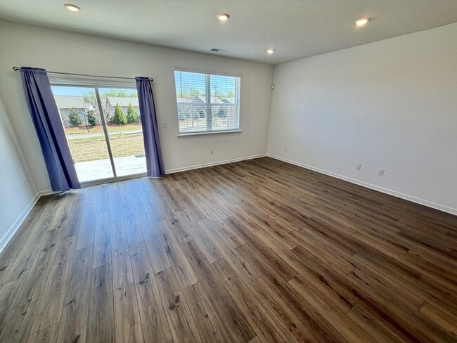 Building Photo - 261 Kenoot Dr