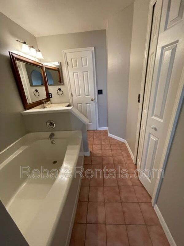 Building Photo - 10538 Lantana Lakes Dr N