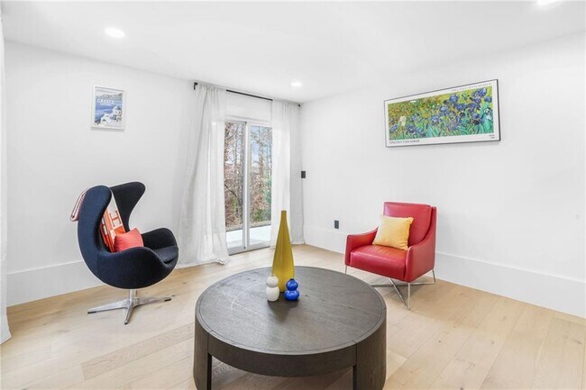 Building Photo - 507 Karen Ln