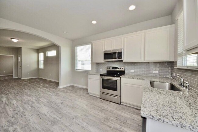 Building Photo - 1701 Logan Dr