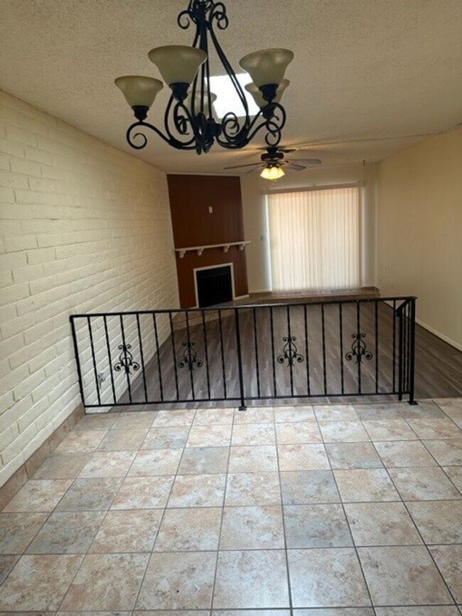 Building Photo - 2 Bed, 2 Bath Townhome
