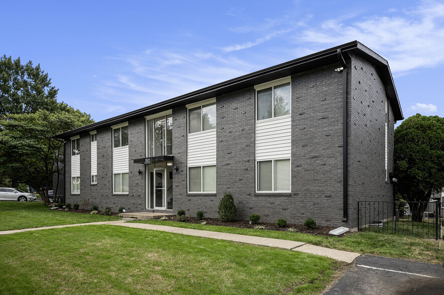 Primary Photo - Royal Court Apartments