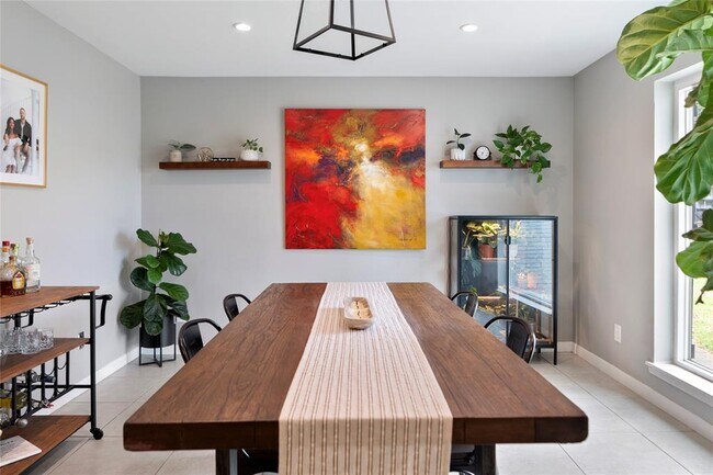 Building Photo - 9655 Meadowland Dr