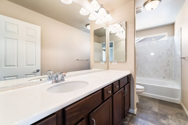 Building Photo - Upgraded Tri-Level Home on a Cul-de-Sac Lot in Southwest