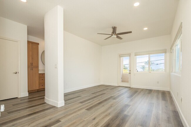 Building Photo - Beautiful 3Bed/2.5Bath Oceanview Home in C...