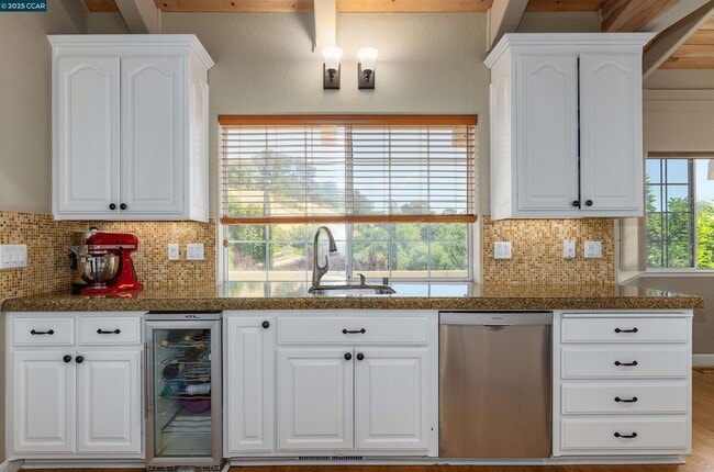 Building Photo - 3434 Woodview Dr