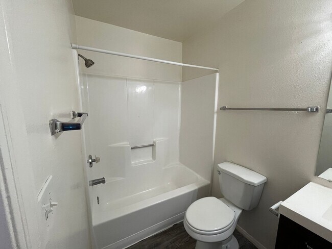 Building Photo - Upstairs 2 Bedroom 2 Bath In Mesa!