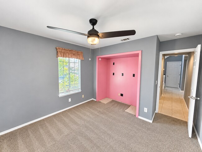 Building Photo - 760 Lake Front Dr