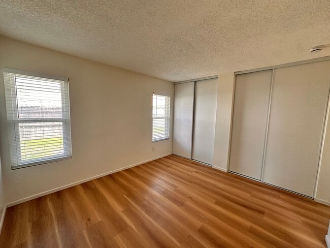 Building Photo - 2bd/2ba Home - Village Lakes Community