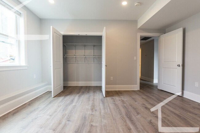 Building Photo - 124 Kenrick St