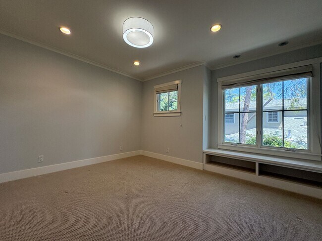 Building Photo - Spacious 5BR/3.5BA Palo Alto Home with Gourmet Kitchen & Large Backyard