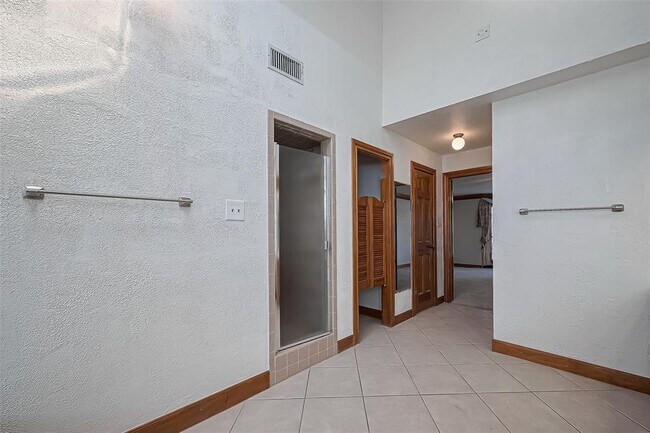 Building Photo - 18307 Champion Forest Dr