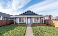 Building Photo - Contemporary rambler in Kent Station!